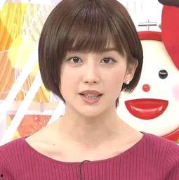 女主播抿嘴动图,魅力四溢动图走红网络